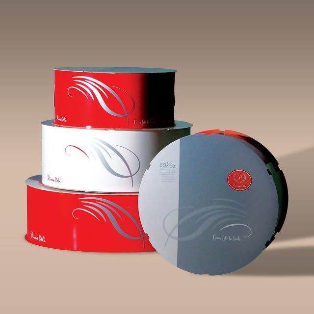 Red mooncake tin set with gold detailing