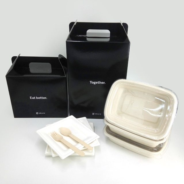 Black catering set with compostable bowl